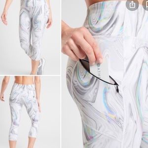 Athleta Contender Opal Capri Powerlift Leggings